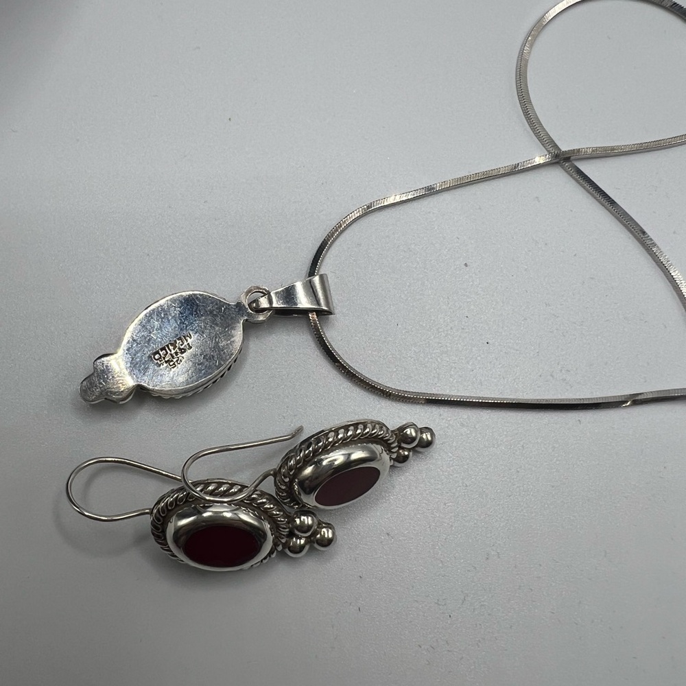Vintage Mexico 925 Red Coral pendant, earrings and 925 Sterling 18” necklace. - Picture 6 of 9